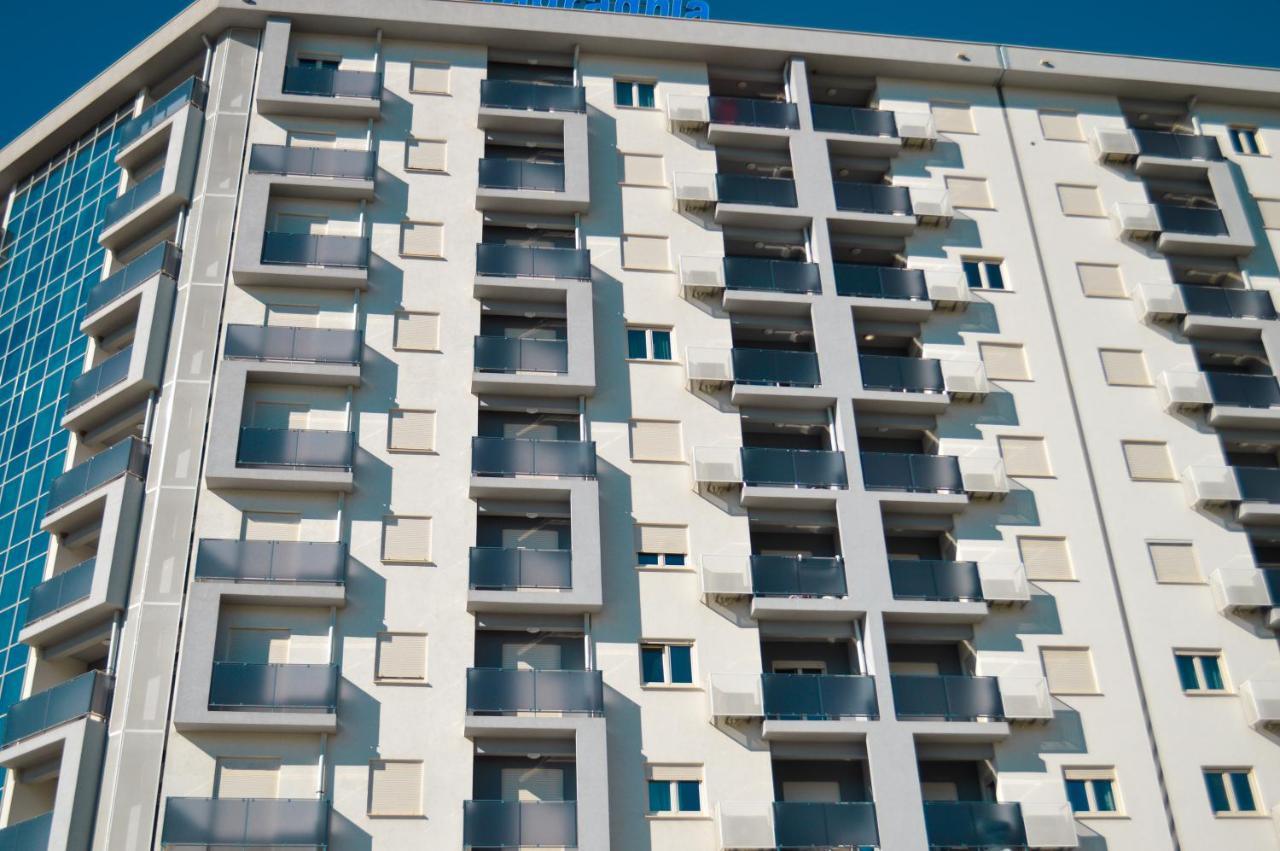 Eastside Apartment Bar Exterior photo